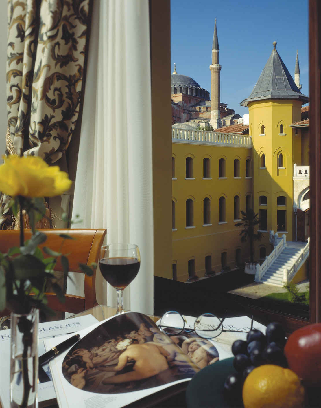 Four seasons hotels istanbul. Four Seasons Стамбул. Four Seasons Sultanahmet Istanbul. Four Seasons Hotel Istanbul at Sultanahmet. Отель 4 Seasons Стамбул.